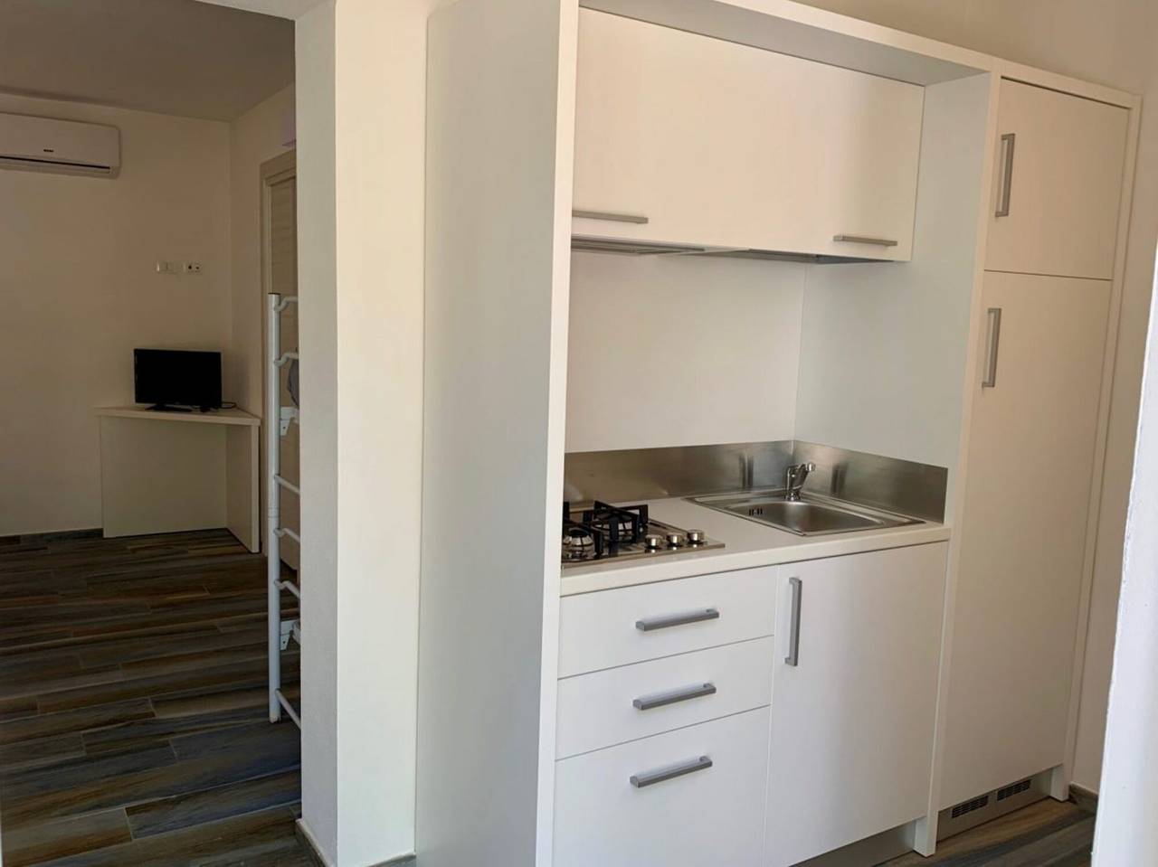 Gehele studio, Studio 'Baia Falcone-Villetta Mare 102' met zeezicht, Wi-Fi en airconditioning in Spiaggia Scialmarino, Gargano