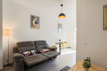 Gîte pour 2 personnes, avec terrasse et vue dans Bowling Acropolis Nice