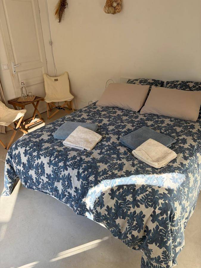 Chambre d’hôte pour 2 personnes, avec piscine ainsi que vue et jardin à la La Ciotat - 4