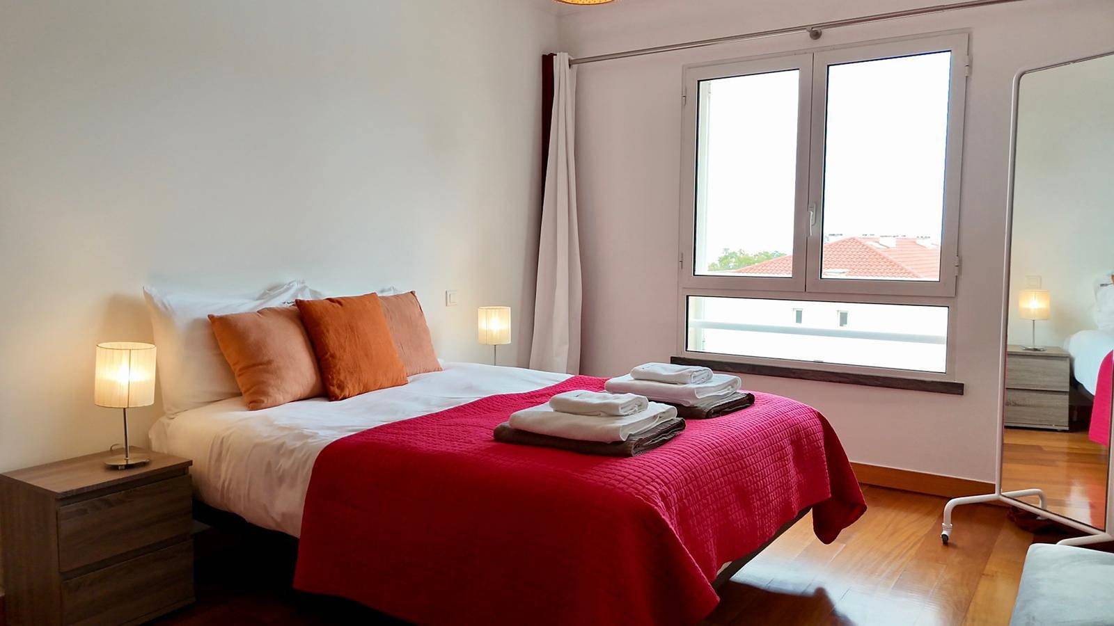 Entire apartment, Flh Funchal Modern Apartment with Pool in Santo António (Madeira), Madeira