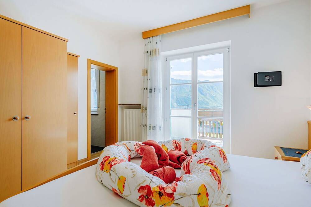 Ganze Wohnung, Gemütliche Wohnung für 2 Personen mit  W-Lan, Pool, Tv und Innenhof in Andrian, Nonsberggruppe