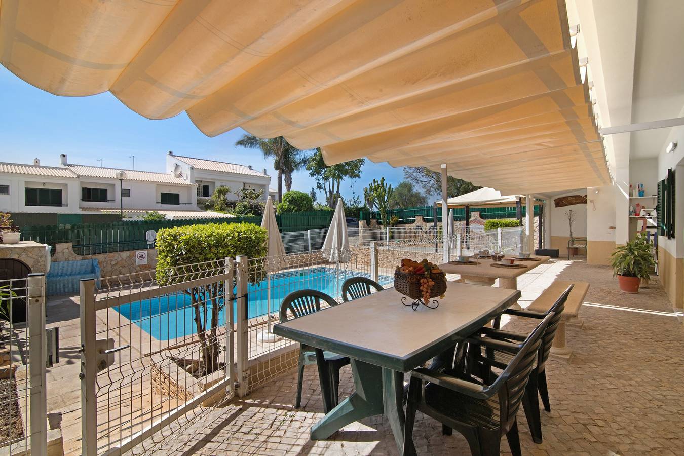 Casa de Férias "Villa Guisado" com Piscina, Terraços & Wi-Fi in Albufeira, Distrito de Faro