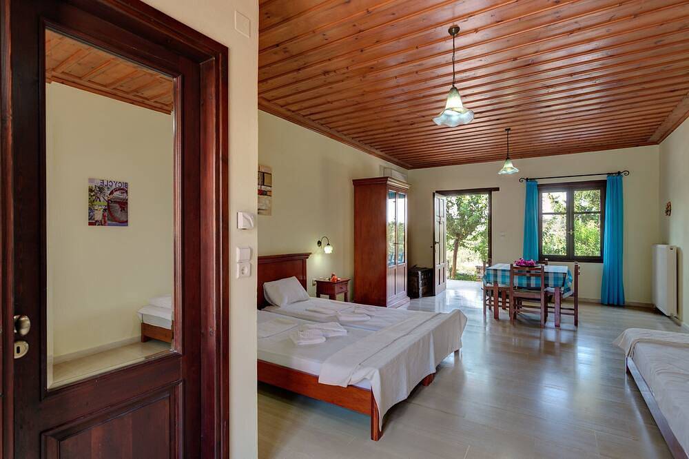 Ganze Wohnung, Heliopetra Studios, Douliana village in Douliana, Vamos