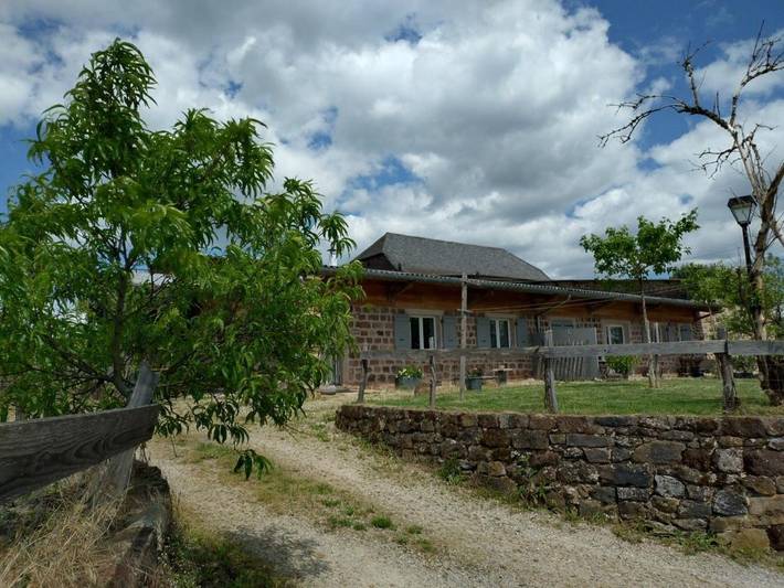 Location de vacances pour 6 personnes, avec jardin ainsi que piscine et terrasse à Nauviale - 3