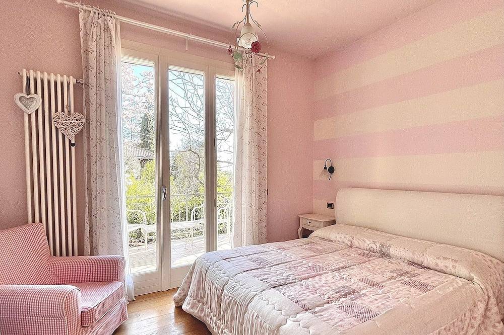 Helle Villa auf den Hügeln des Gardasees in Padenghe sul Garda, Gardasee-Berge