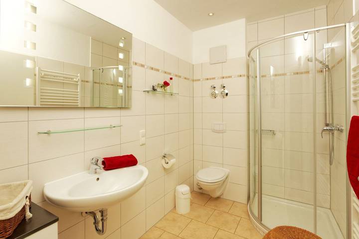 Apartamento entero, Ferienwohnung Seestraße in Zempin: 55 m², Strand & WLAN in 100 m Entfernung in Seebad Zempin, Zempin