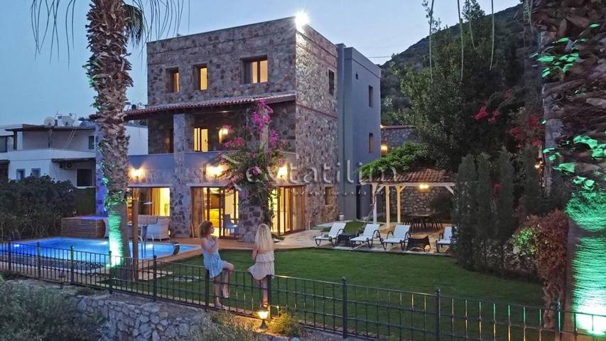 Villa pour 11 personnes, avec jardin ainsi que vue et piscine à Bodrum