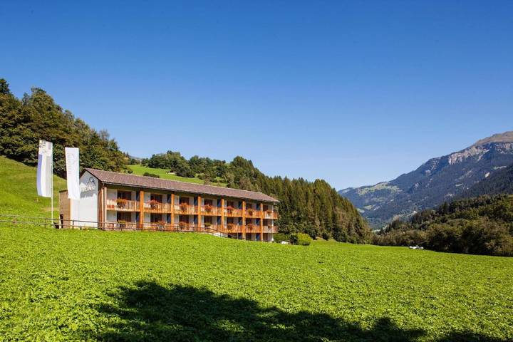 Gîte pour 3 personnes, avec bassin pour enfant et vue ainsi que jardin et sauna, animaux acceptés à Andeer - 2