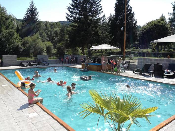 Camping pour 6 personnes, avec Piscine