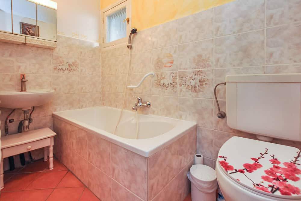 Awesome home in Roquebrune-sur-Argens in Les Issambres, Roquebrune-sur-Argens