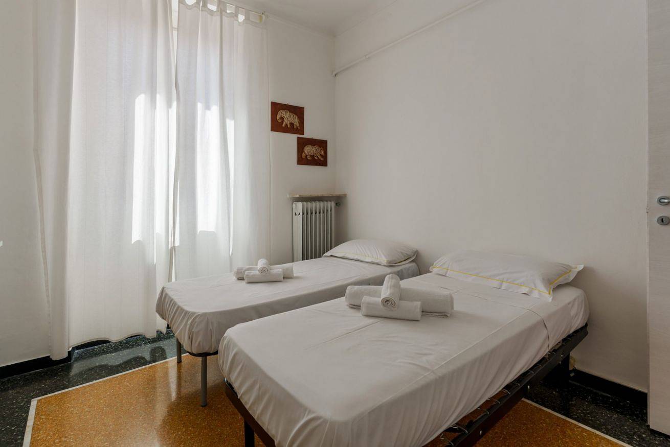 Entire apartment, Guesthost - Bright Apartment X6 with Terrace in Genova (City), Genoa