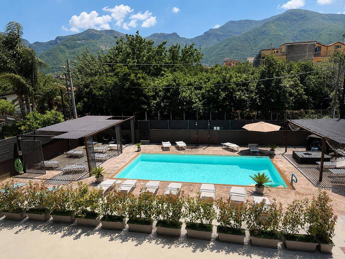 Coast to Coast Rooms & Pool Parcheggio e Piscina vicino Pompei in Sant'Egidio del Monte Albino, Costa tirrenica Campania