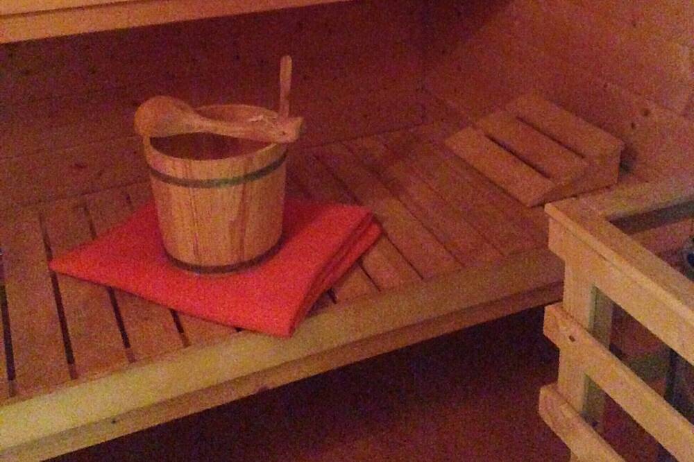 Ferienhaus mit Sauna,Kamin & Terrasse-familienfreundlich im Grünen! in Crussow, Angermünde