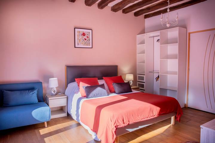 Chambre d'hôtes 'Chambre Coquelicot - Le Petit Puits' avec jardin commun et Wi-Fi in Cheverny, Sologne