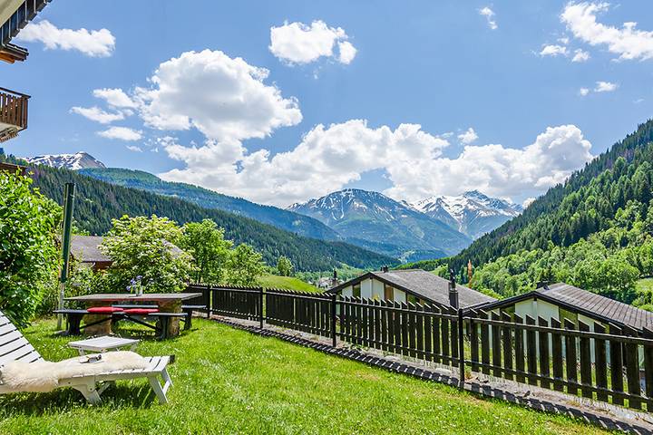 Ferienwohnung für 6 Personen, mit Terrasse und Garten sowie Ausblick in Fieschertal