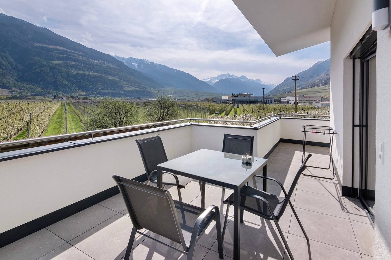Ganze Wohnung, Ferienwohnung 'Pia' mit Bergblick, Wi-Fi und Klimaanlage in Kastelbell-Tschars, Saldurkamm