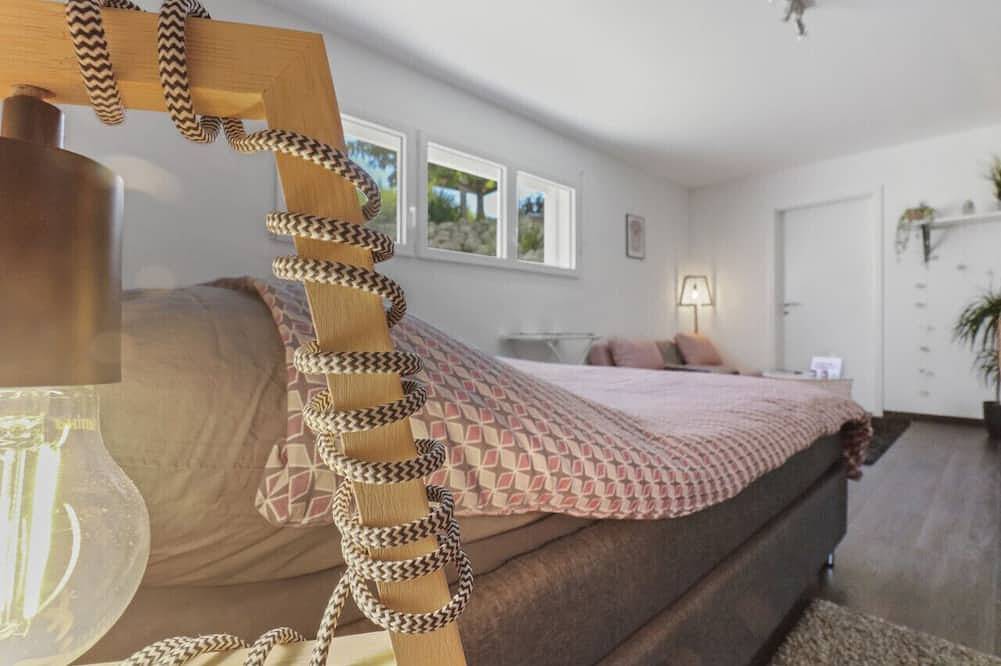 Entire apartment, Magnificent, cosy studio in Three-Lakes