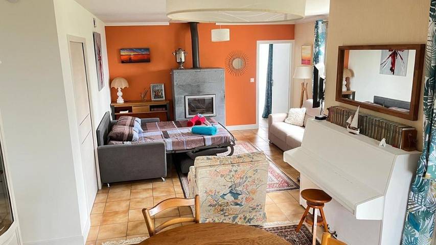 Gîte pour 4 personnes, avec jardin ainsi que vue sur le lac et vue, adapté aux familles dans Station de Monts Jura - 2