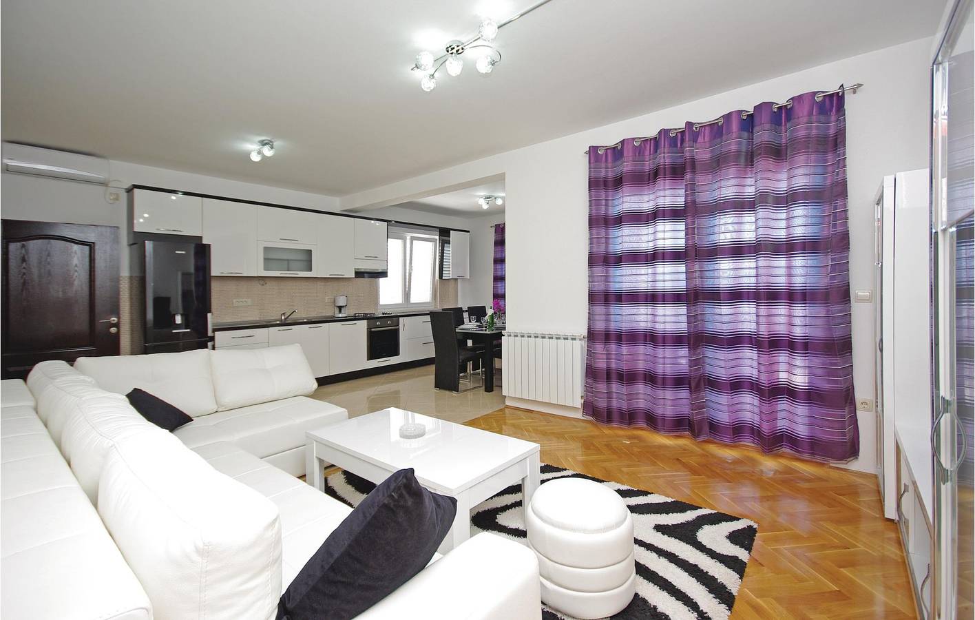 Modern appartement met 1 slaapkamer, zwembad, wifi en parkeergelegenheid in Veliki Prolog, Makarska Riviera