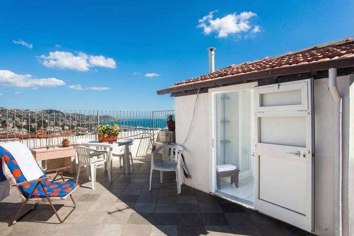 Appartement de vacances pour 4 personnes, avec Vue sur l’océan ainsi que Terrasse et Bassin pour enfant