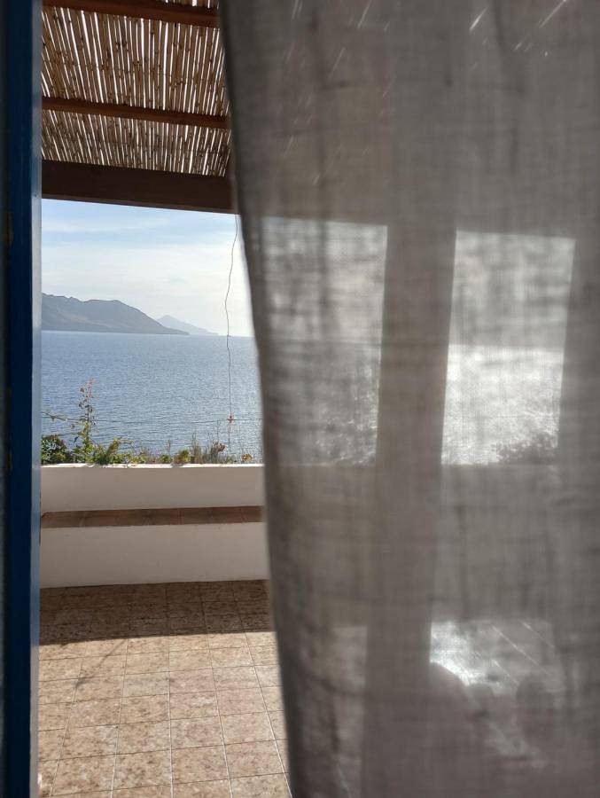 Location de vacances pour 6 personnes, avec jardin ainsi que vue sur le lac et vue à Santa Marina Salina - 3