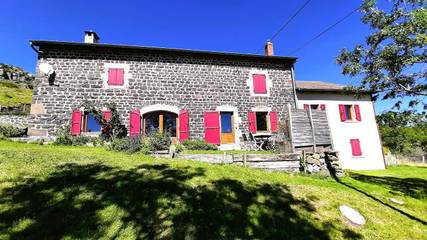 Gîte pour 7 personnes, avec jardin et terrasse, animaux acceptés à Laussonne