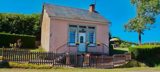 Gîte pour 4 personnes, avec jardin et balcon, adapté aux familles à Planchez