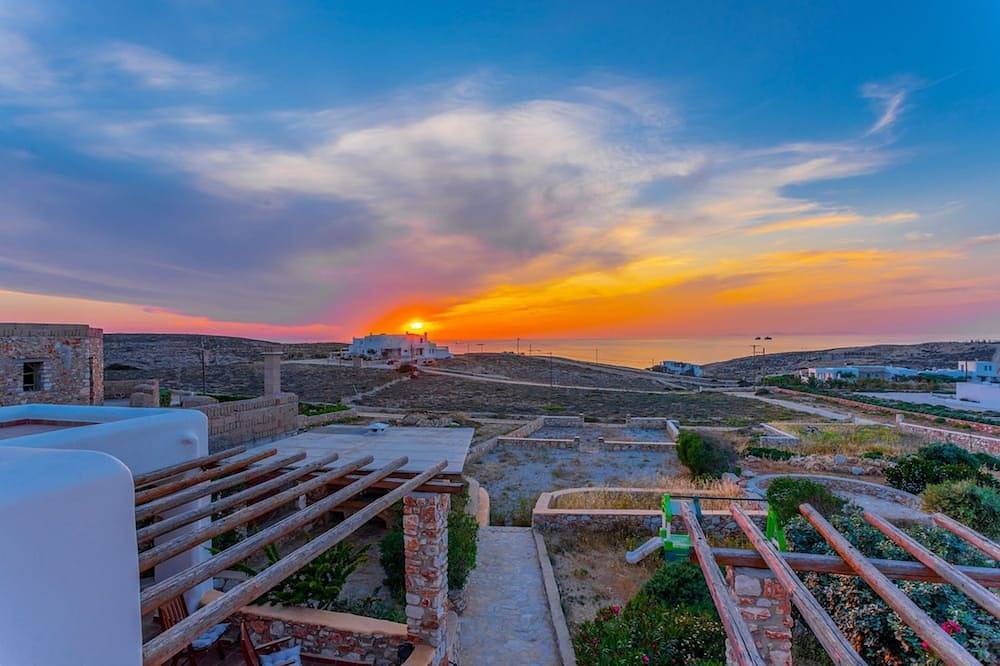 Villa Ioanna for 10 - Allparos Villas in Parasporos, Paros