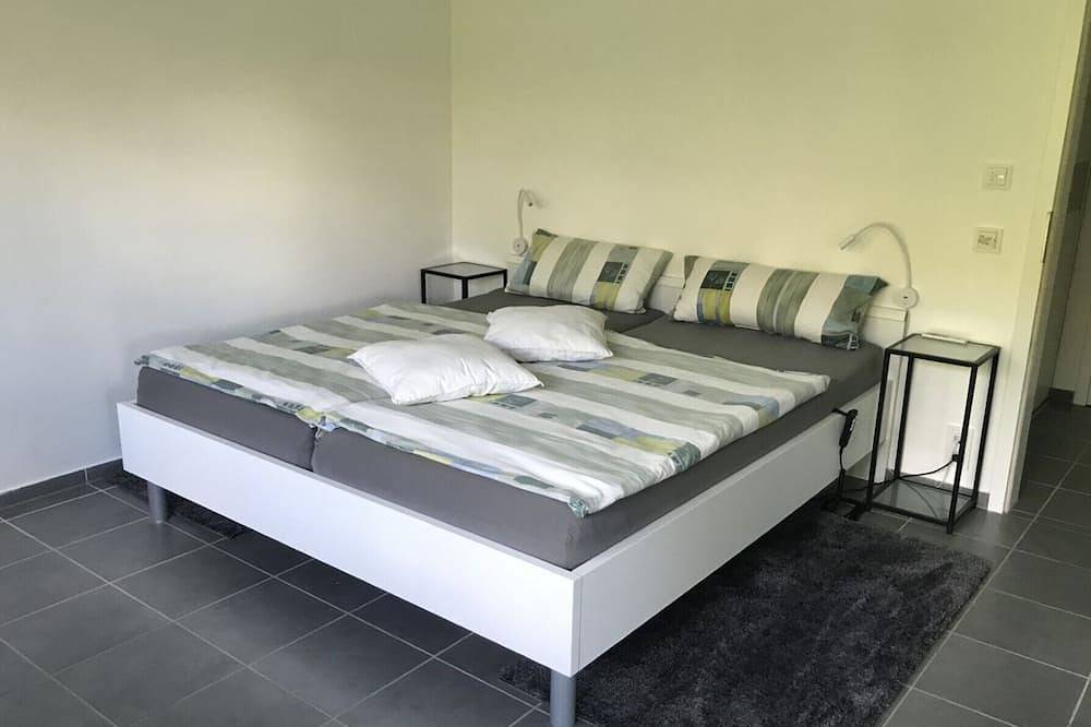 Ganze Wohnung, Ferienwohnung auf der Höri, Terrasse und Garten, 8 Minuten Fußweg zum Bodensee in Gaienhofen, Untersee