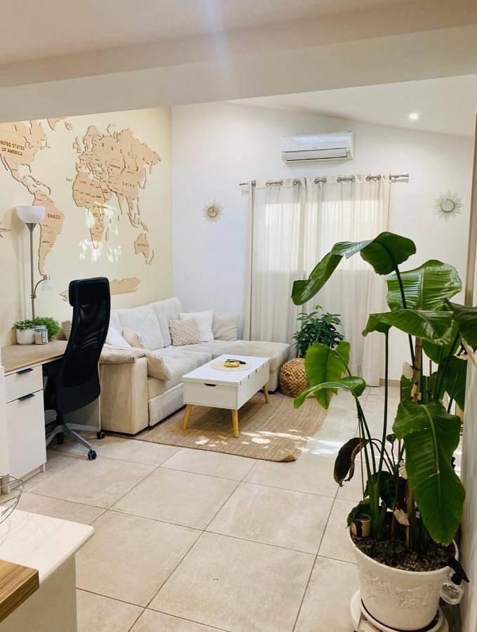 Appartement entier, One-Bedroom Apartment in Lançon-Provence, Côte méditerranéenne (France)
