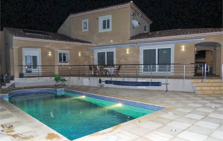 Location de vacances pour 10 personnes, avec piscine ainsi que jardin et terrasse à Saint-Gilles - 2