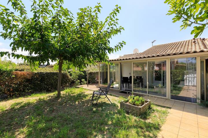 Villa Domitia met zwembad en tennisbaan in Loupian, Middellandse Zeekust (Frankrijk)