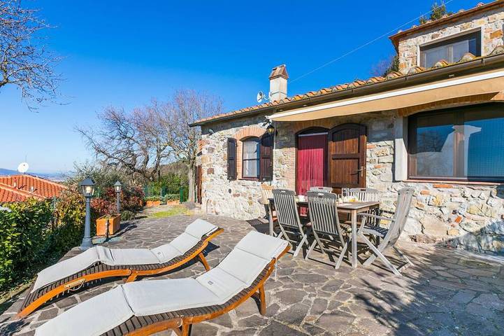 Casa vacanza per 6 persone, con giardino e idromassaggio in Castellina Marittima