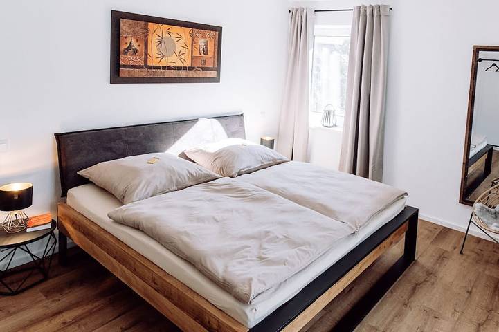Ganze Wohnung, Ferienwohnung 1 Sonnenblick im Erdgeschoss mit 2 Terrassen und Garten in Riedering, Chiemgauer Alpen
