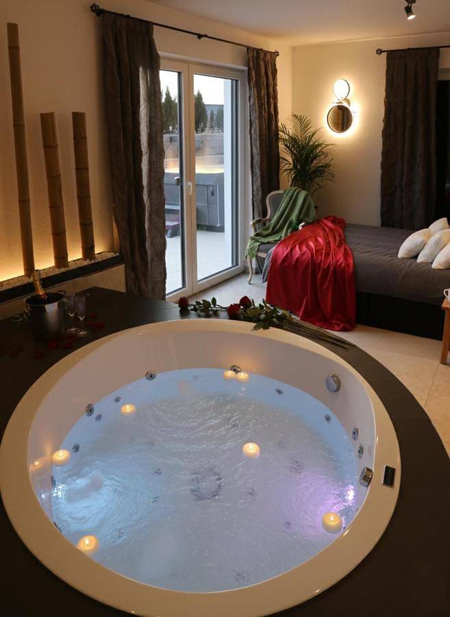 Villa für 2 Personen, mit Sauna und Pool sowie Garten und Ausblick in Bayern - 2