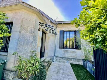 Location de vacances pour 6 personnes, avec terrasse ainsi que jardin et piscine, animaux acceptés à Le Bouscat