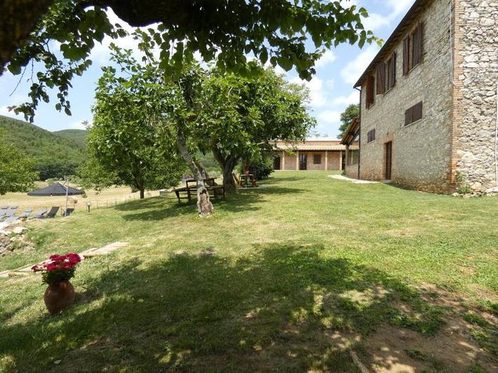Location de vacances pour 8 personnes, avec vue ainsi que jardin et piscine à Lugnano in Teverina - 3