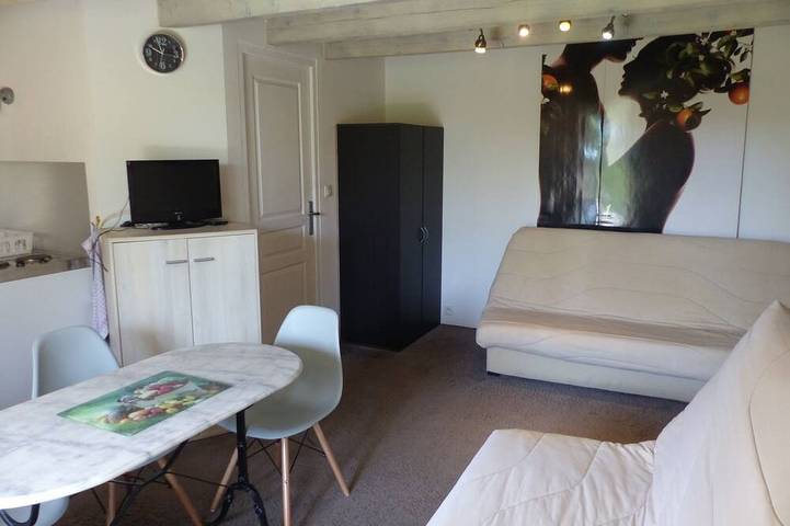 Gîte pour 4 personnes, avec terrasse à Domsure
