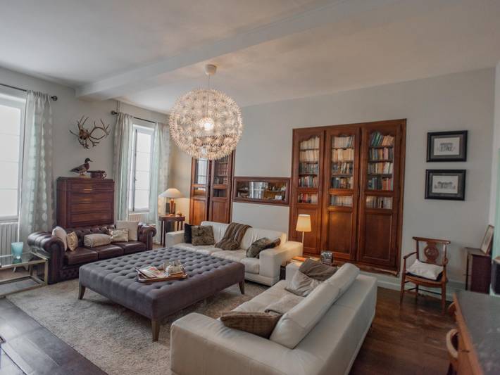 Superb family home on the edge of a river in Charente