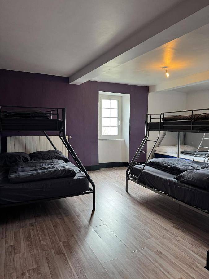 Location de vacances pour 30 personnes, avec vue ainsi que terrasse et piscine, animaux acceptés à Puymaurin - 2