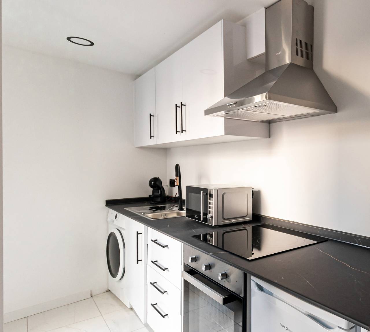 Studio entier, Studio 'Mi Casa Es Su Casa Nº1' avec Wi-Fi et climatisation in Albufeira, District de Faro