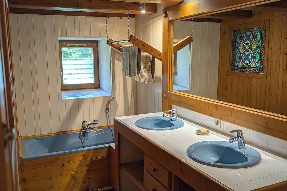Farmhouse: Authenticity and the Art of Living in Lans-en-Vercors, Parc naturel régional du Vercors