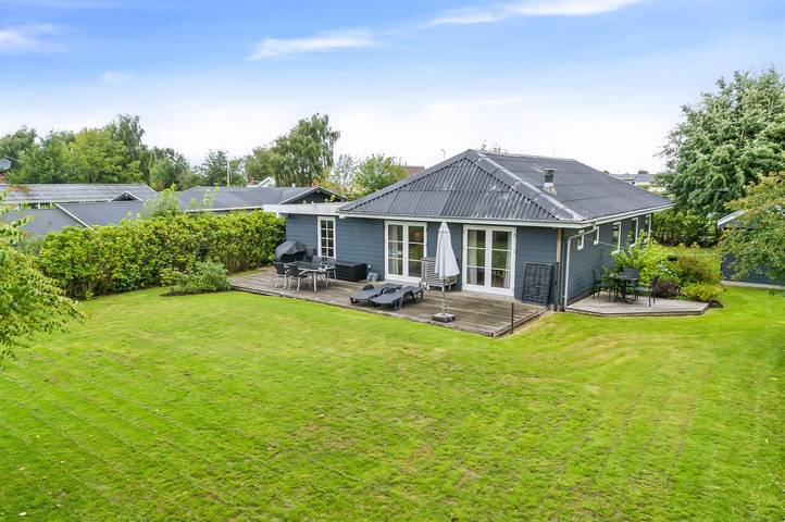 Ferieudlejning for 6 personer, med have og jacuzzi i Bogense