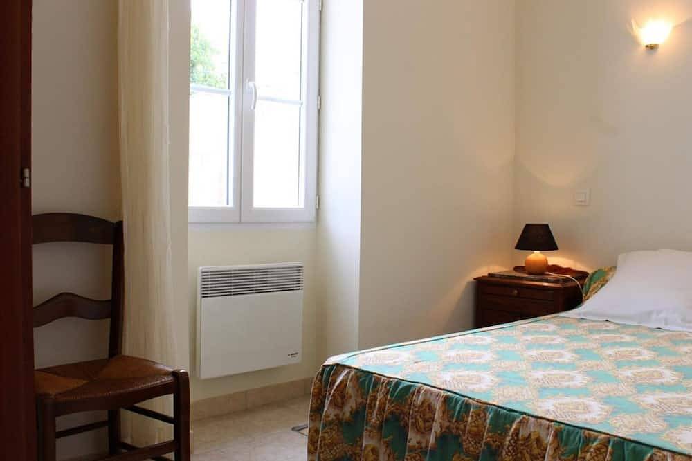 Charming Beachside Cottage in La Brée with Garden & Veranda - Sleeps 4 in La Brée-les-Bains, Côte de Beauté