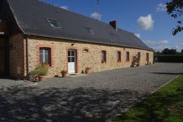 Gîte pour 22 personnes, avec terrasse et jardin dans Mayenne