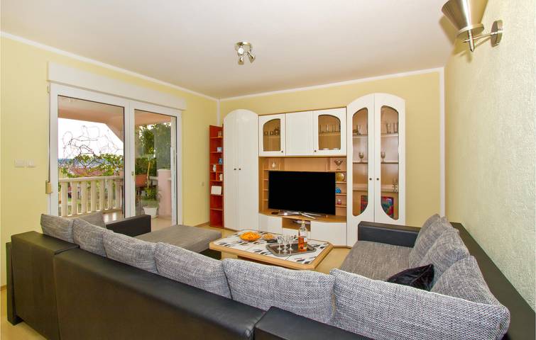 Appartement chic de 2 chambres avec piscine, terrasse et Wi-Fi - À 2,5 km de la plage in Trogir, Split-Dalmatie