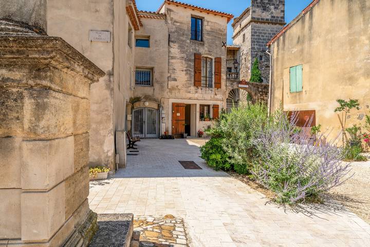 Guest Room “Coquelicot” with Wi-Fi and Air Conditioning in Domazan, Nimes region