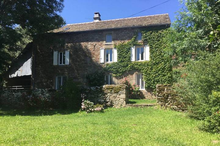Location de vacances pour 20 personnes, avec Jardin à Montjaux
