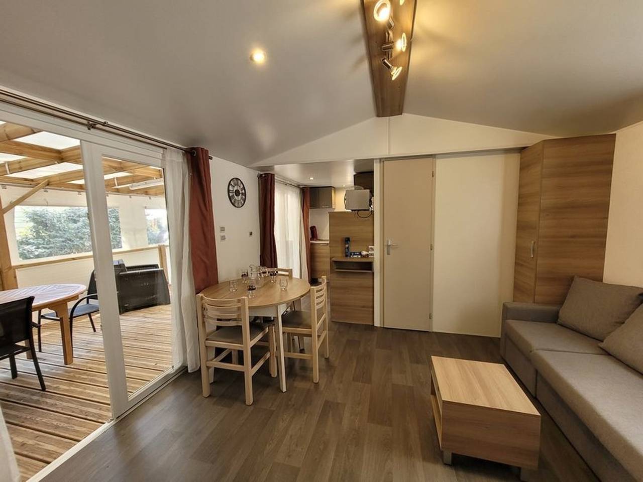 Mobil-Home Confort 4-6 Pers, Piscine Chauffée, Proche Plage in Saint-Jean-de-Monts, Vendée