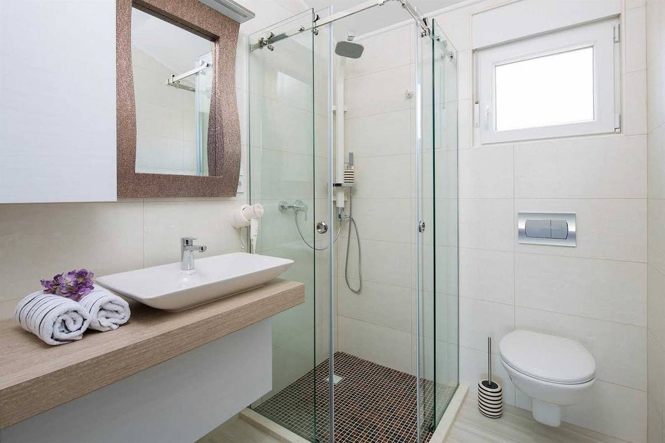 Ganze Wohnung, 10 Meter zum Meer & Strand | Klimatisierte Fewo für 2-4 Personen in Vir